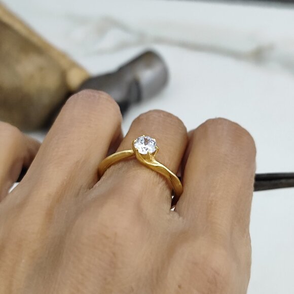 Engagement ring. 14K Yellow gold ring with 0.43ct' Lab-Created diamond. - Picture 11 of 17